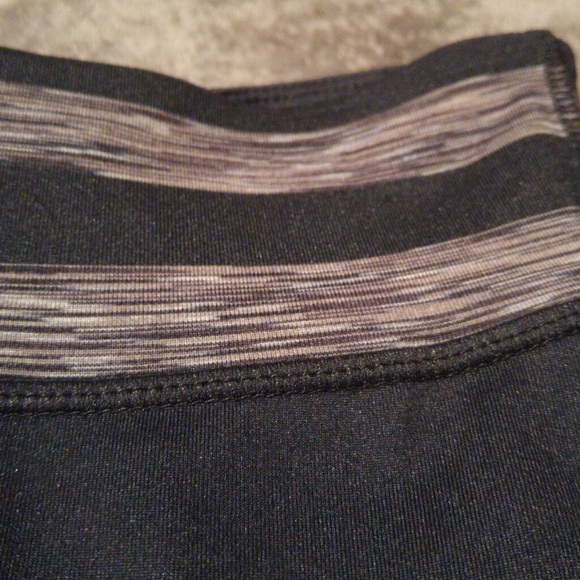 Lukka black and gray capri athletic leggings size medium - Picture 2 of 3